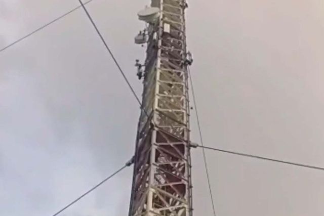 В ВКО полицейский и сотрудник ЧС предотвратили возможную трагедию