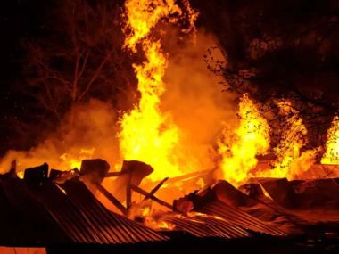 Трагедия в ВКО: на пожаре погибли женщина и двое детей