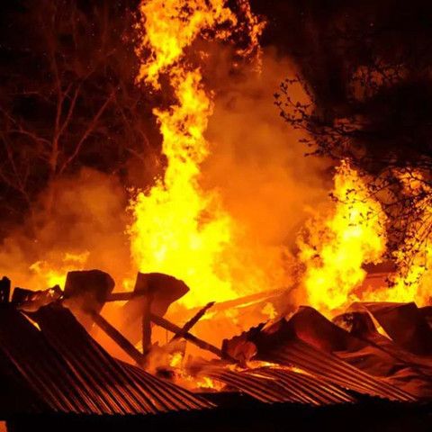 Трагедия в ВКО: на пожаре погибли женщина и двое детей