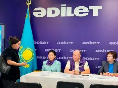 Арест сняли прямо на приеме: партия &laquo;Әділет&raquo; помогла жительнице области Абай