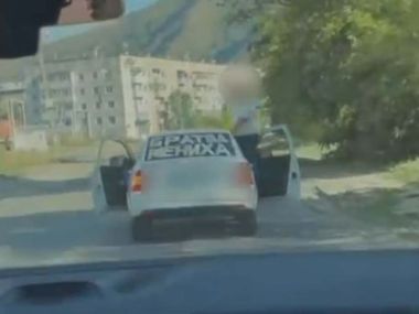 &laquo;Братва жениха&raquo;: свадебный кортеж в Усть-Каменогорске нарушил ПДД