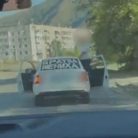 &laquo;Братва жениха&raquo;: свадебный кортеж в Усть-Каменогорске нарушил ПДД