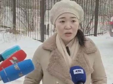 Жена пострадавшего учителя рассказала о его состоянии