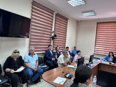 Непростой случай: Предпринимателя из Усть-Каменогорска вынуждают произвести демонтаж входной группы