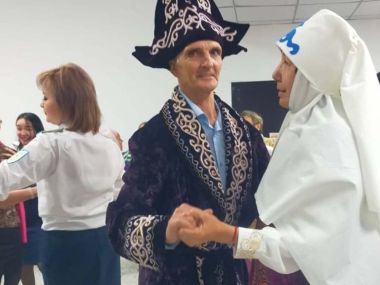 Сотрудники УИС провели концерт для пенсионеров в Семее