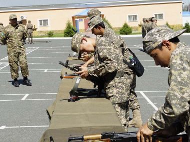 Семейские школьники побывали в воинской части