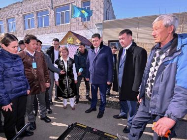 Берик Уали посетил социальные объекты в Жарминском районе