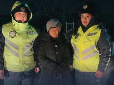 Блуждающую в морозы на улице пропавшую женщину, нашли полицейские