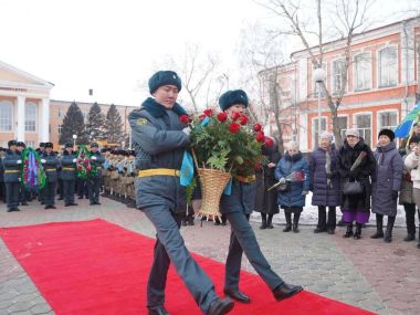 Состоялась церемония возложения цветов к памятнику воинам-афганцам