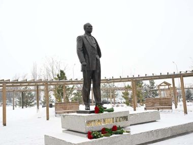 В Алматы открыли памятник Мустафе Кемалю Ататюрку