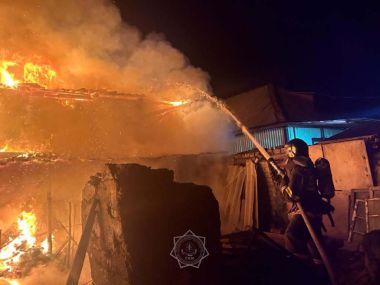 В Семее в одном из домов горела крыша