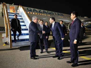 Касым-Жомарт Токаев прибыл с рабочим визитом в Баку