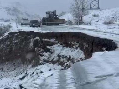 Дорожное полотно обвалилось на перевале в ВКО