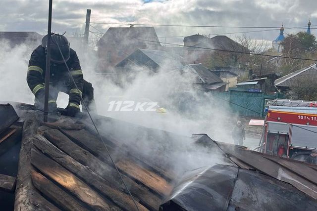 Спасатели МЧС ликвидировали пожар в нежилом доме