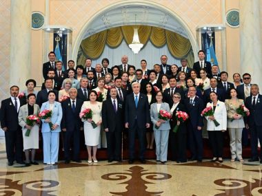 Президент наградил государственными наградами деятелей культуры