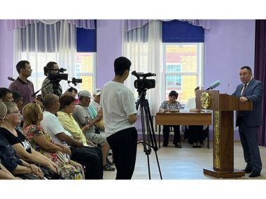 Аким города провел встречу с жителями Бобровки, Мурата, Западного, Нахаловки и Степного