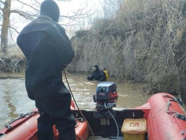 Пропавших на воде мужчин все еще ищут в области Абай