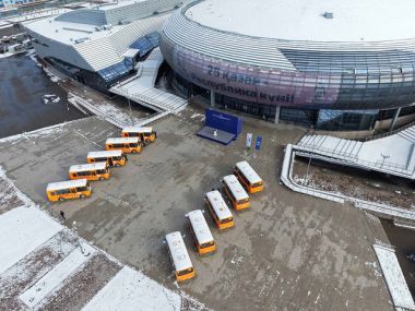Школам области Абай передали 10 новых автобусов