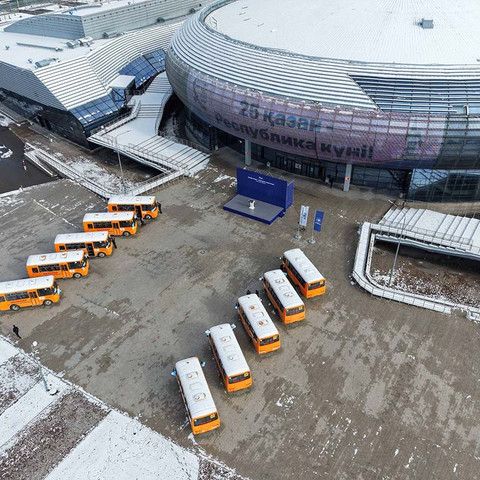 Школам области Абай передали 10 новых автобусов