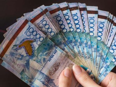 Минимальная зарплата в Казахстане может составить почти 130 тыс.