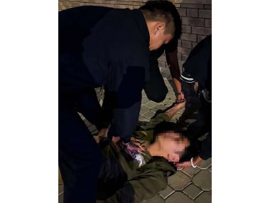 Боец СОБРа  реанимировал потерявшего сознание парня на Алаколе