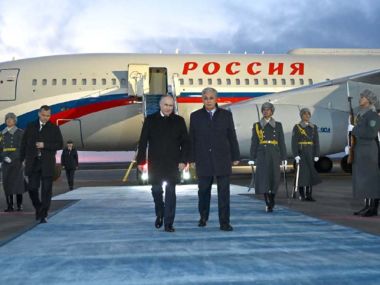 Владимир Путин прилетел в Казахстан