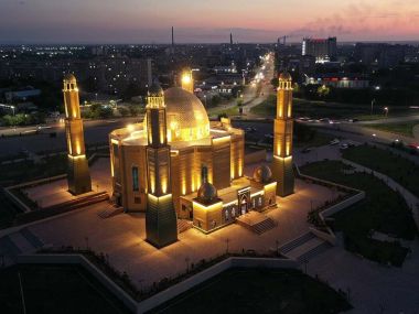 Центральная мечеть вновь освещена