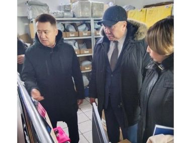 Аким города ознакомился с состоянием отделения «Казпочты» в поселке Восточный