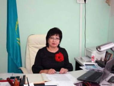Педагог области Абай удостоена звания «Қазақстанның еңбек сіңірген ұстазы»