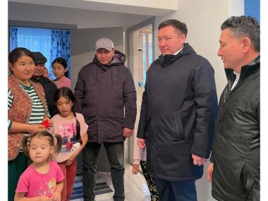 Ключи от нового двухквартирного дома получили очередники в Урджарском районе