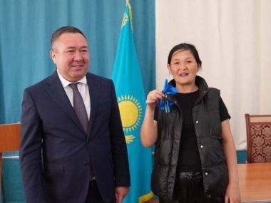 Жители аварийного дома получили квартиры