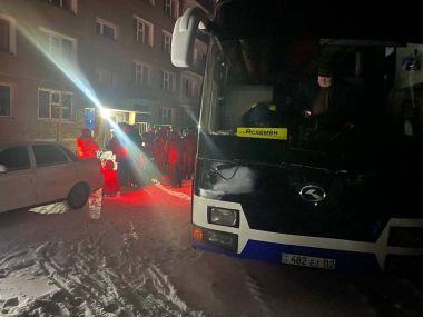 Полиция оказала помощь 46 пассажирам автобуса, сломавшегося на трассе в ВКО