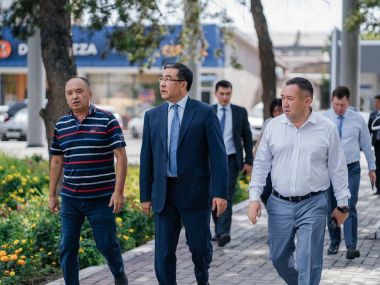 Глава региона проверил состояние парковых зон областного центра