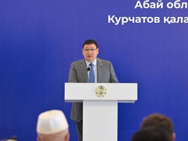 Аким области Абай  встретился с жителями Курчатова