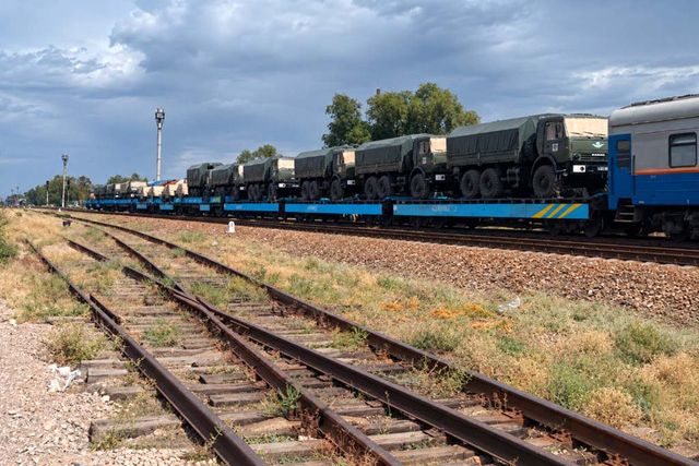 Казахстан в ближайшие дни направит военную технику и военных в Россию