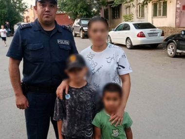 Полицейские Семея вернули матери двоих сыновей