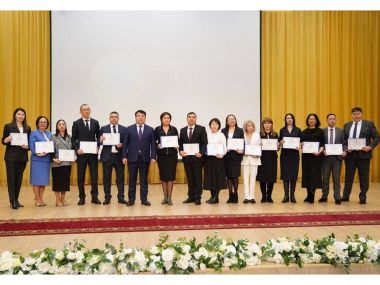 Учителям области Абай, прошедшим в республиканский кадровый резерв, вручены сертификаты