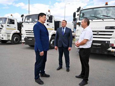 Акиму области Абай презентовали новую технику для областного центра