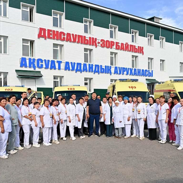 Аксуатская районная больница получила новые медицинские автомобили