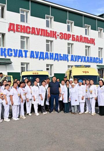 Аксуатская районная больница получила новые медицинские автомобили