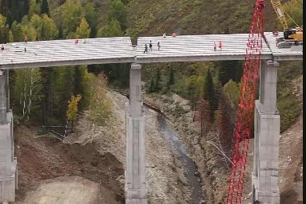 Завершено строительство одного из самых высоких мостов Восточного Казахстана