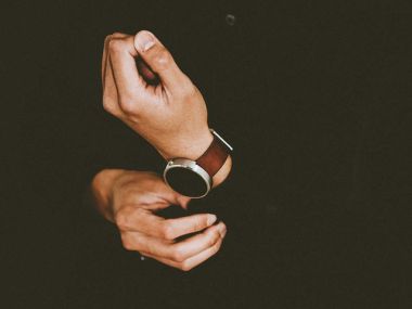 Правильно ли мужчинам носить часы на левой руке?