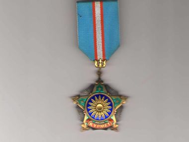 Казахстанцев наградили орденами и медалями