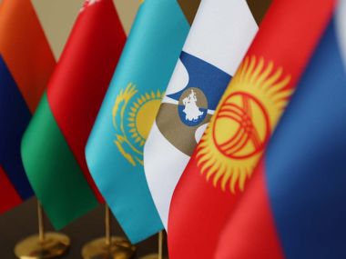 Банкам разрешили вывозить валюту стран ЕАЭС из Казахстана