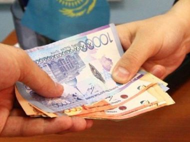 Полицейских осудили за вымогательство у публичной личности