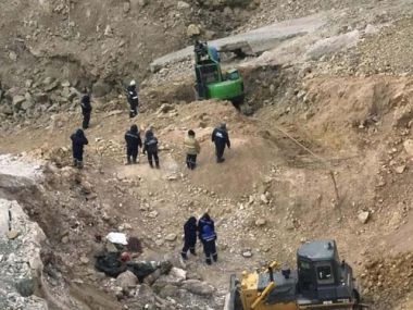 Полгода спустя: провалившийся со спасателями в воронку автобус нашли в Майкаине