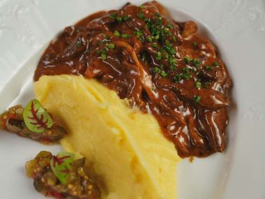 Куриная печень с подливой