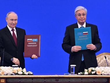 Токаев и Путин приняли совместное заявление о семи основах дружбы и добрососедства народов
