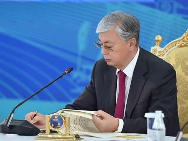 Токаев указом объявил 2025 год - Годом рабочих профессий