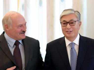 Токаев поздравил Лукашенко с победой на выборах